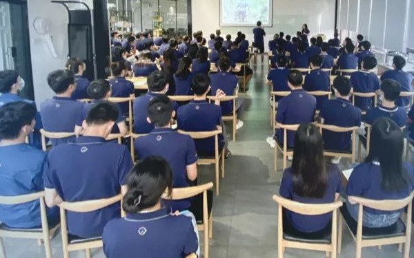 【智慧分享日第2期】保持危机意识，持续变革，不懈奋斗！